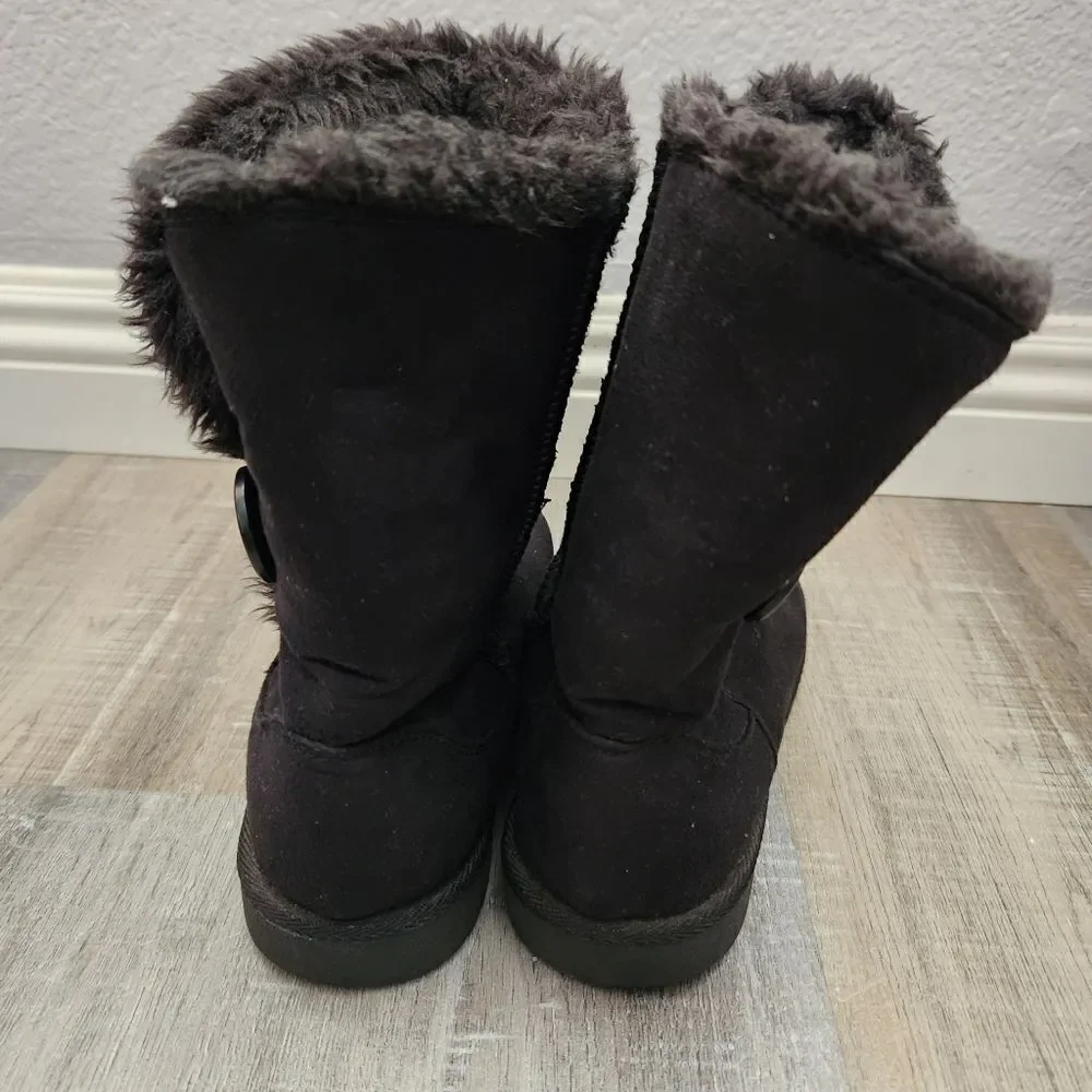 SO Women's SoJordie Black Faux Fur-Lined Boots Button Side Closure Size 7M